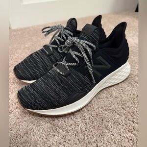 New condition, women’s New Balance Roav Fresh Foam Sneakers, size 9.5